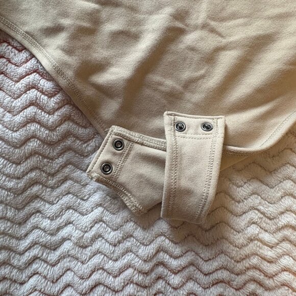 Abercrombie & Fitch Beige Tan One Sleeve Bodysuit - Size Medium - Picture 7 of 8